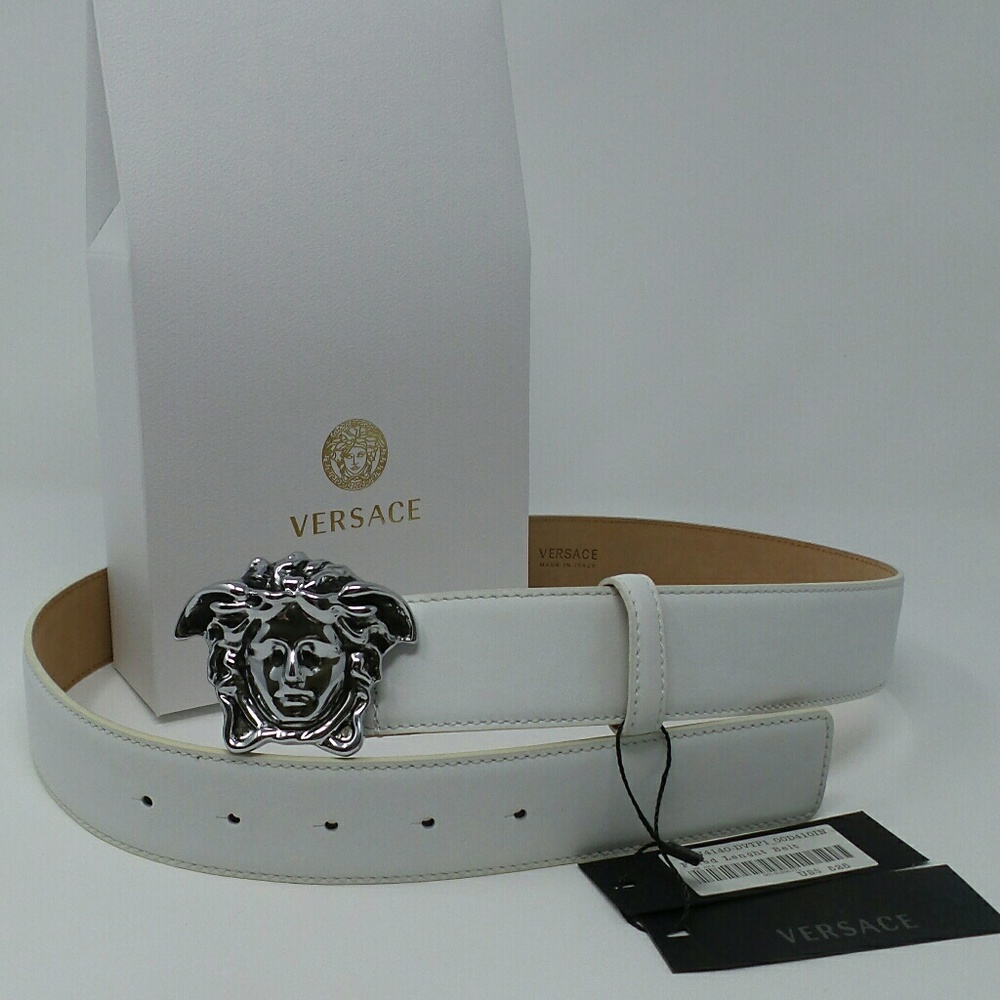 Like New With Tags 3D Medusa Belt Size 120 42 44